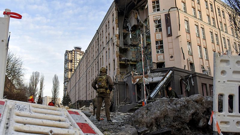 Ucrania despide el 2022 bajo los ataques de los misiles rusos, pero con el frente estable