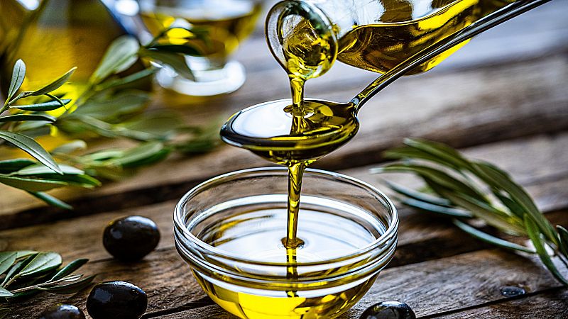 El aceite de oliva, más "oro líquido" que nunca: el kilo de aceituna se paga un 150% más caro