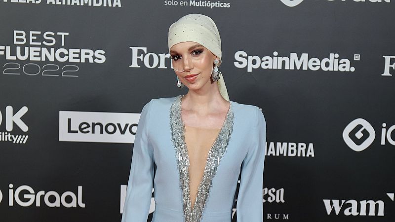 Muere a los 20 años Elena Huelva, la 'influencer' que visibilizó el sarcoma de Ewing al grito de 'Mis ganas ganan'
