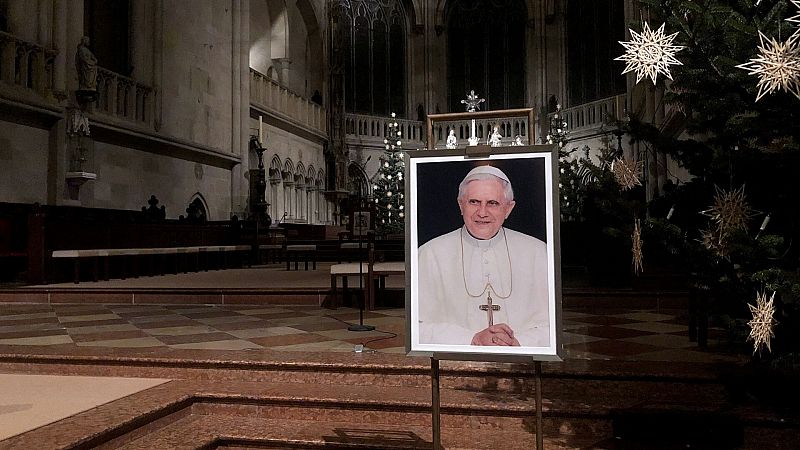 'Adiós al Papa emérito', en 'Informe semanal'