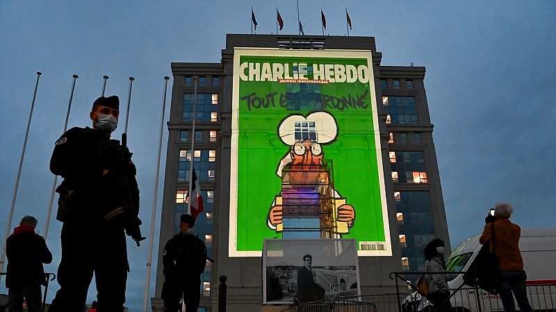 Irán cierra un instituto francés en respuesta al concurso de caricaturas sobre el ayatolá en 'Charlie Hebdo'
