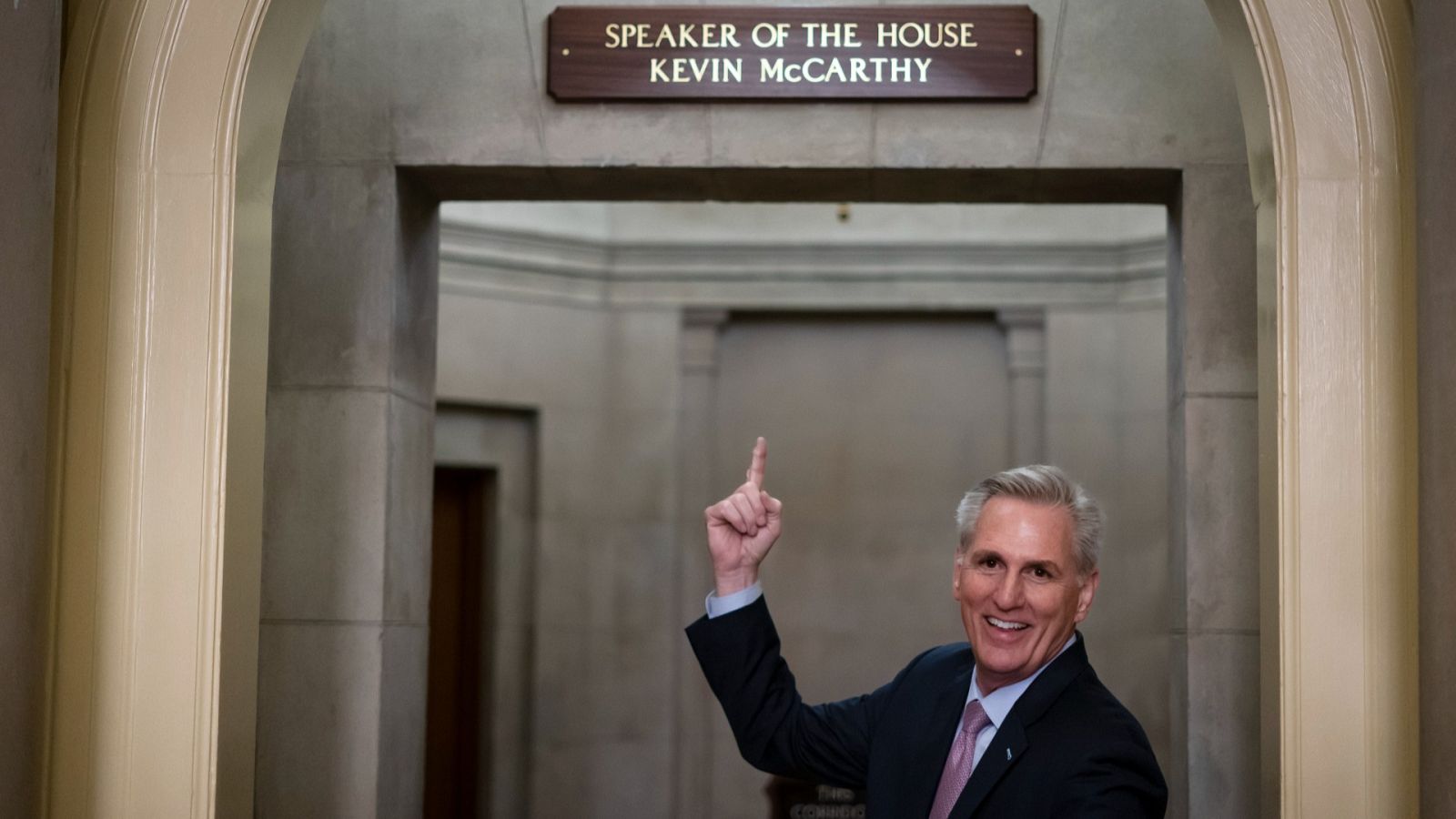 McCarthy presidirá la Cámara de Representantes tras 15 votaciones