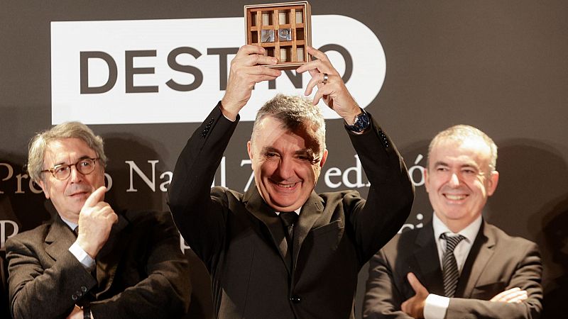 El poeta y escritor Manuel Vilas gana la 79 edición del Premio Nadal de novela con su obra 'Nosotros'