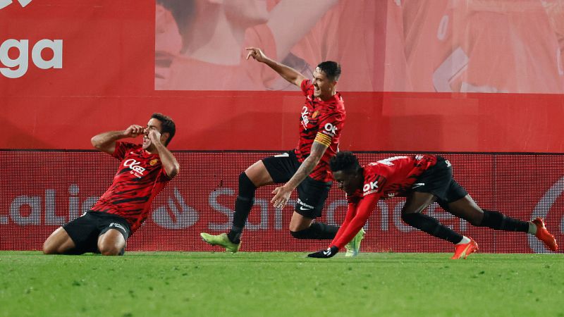 Abdón Prats acude al rescate del Mallorca en el último suspiro contra el Valladolid