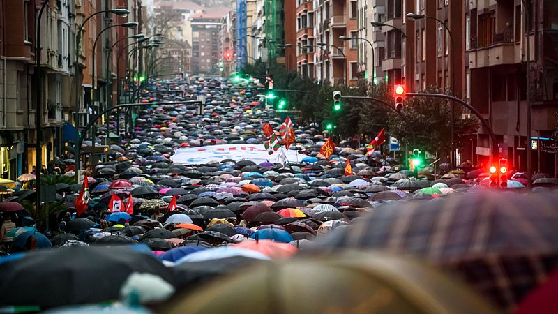 Una manifestación en Bilbao a favor de los presos de ETA reclama el fin de la dispersión