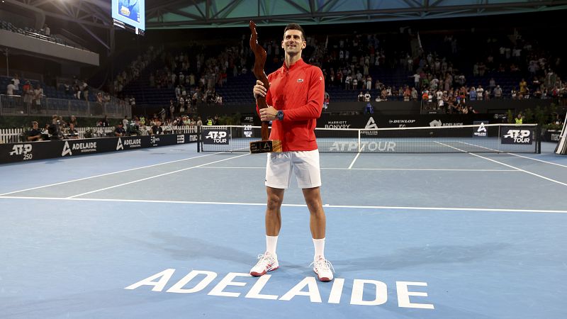Djokovic reina en Adelaida e iguala los títulos ATP de Nadal