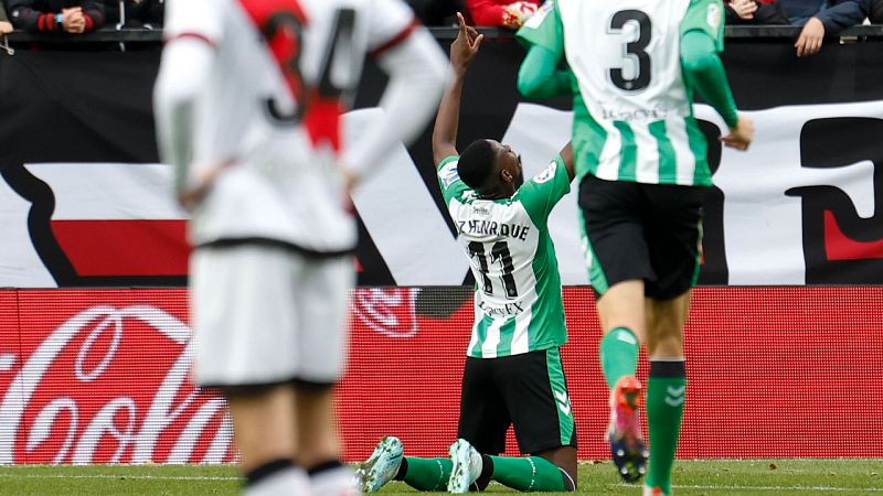 El Betis se lleva la victoria de Vallecas y se coloca cuarto