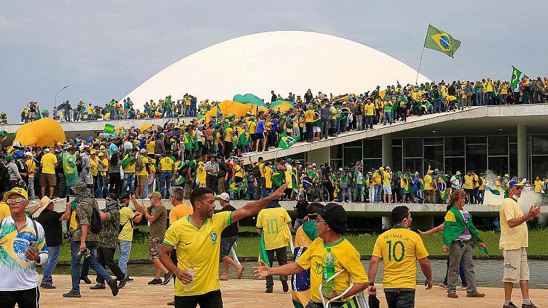 Cuatro horas de asalto a la democracia en Brasil: claves de una crisis política sin precedentes