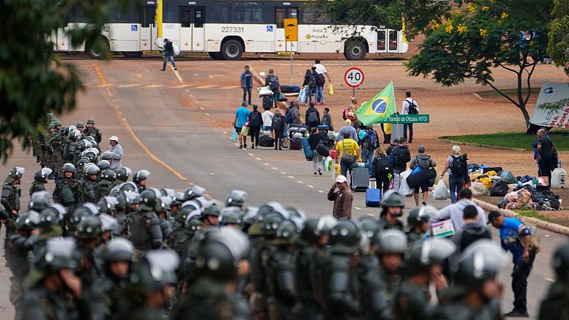 Cerca de 1.500 detenidos tras desmantelar el campamento desde el que se lanzó el ataque al Congreso en Brasilia