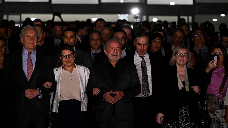 Lula y los jefes del poder Legislativo y Judicial de Brasil llaman a "defender la democracia" en paz