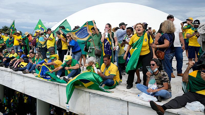 La fiscalía pide bloquear los bienes de Bolsonaro tras el asalto al poder en Brasil