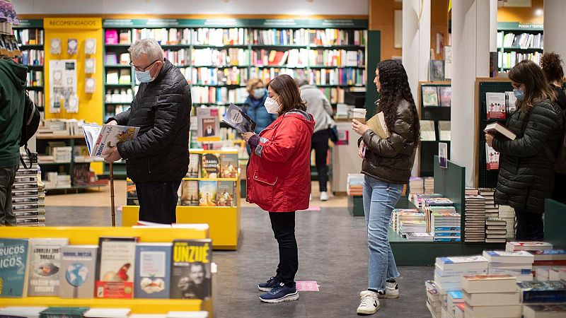 La OMS recomienda a Europa usar mascarillas en interiores y transportes públicos por los casos de COVID en China