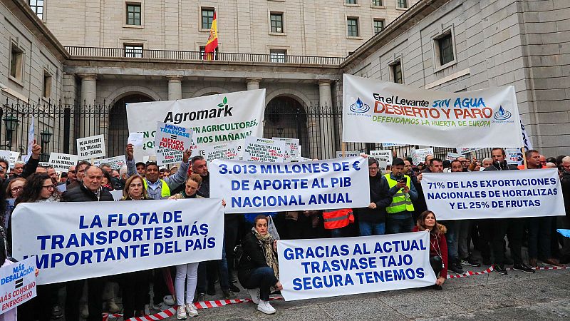 Miles de regantes de Murcia, Alicante y Almera se manifiestan en Madrid para defender el trasvase Tajo-Segura