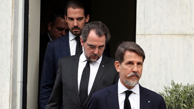 Las dificultades logísticas para enterrar a Constantino II con los reyes de Grecia: sus hijos, preocupados