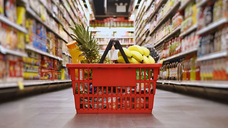 ¿Se nota la rebaja del IVA en los alimentos? Cumplimiento "mayoritario" de los supermercados, pese a algunos "errores"
