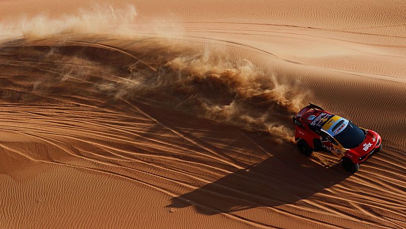Dakar 2023, resumen de la etapa 12: Loeb sigue haciendo historia, pero sin inquietar a Al Attiyah; Price, nuevo líder en motos