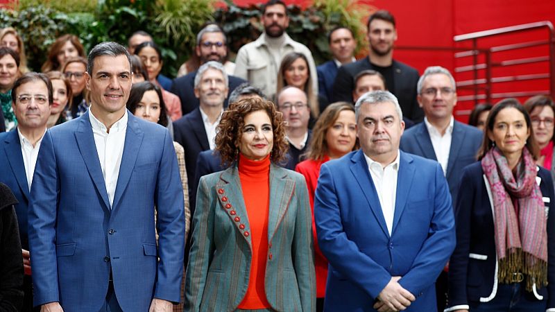 Gobierno y PSOE califican las medidas antiabortistas en Castilla y León de "hostigamiento" a las mujeres