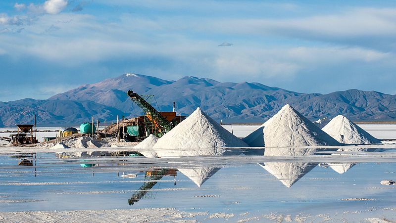 De la fiebre del oro a la fiebre del litio: así es la carrera por los minerales del futuro