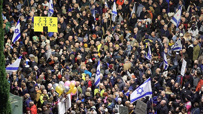 Más de 70.000 israelíes protestan contra la reforma judicial de Netanyahu