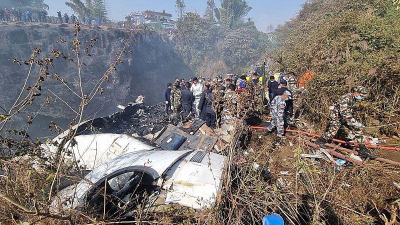 Al menos 68 muertos al estrellarse en Nepal un avión con 72 personas a bordo