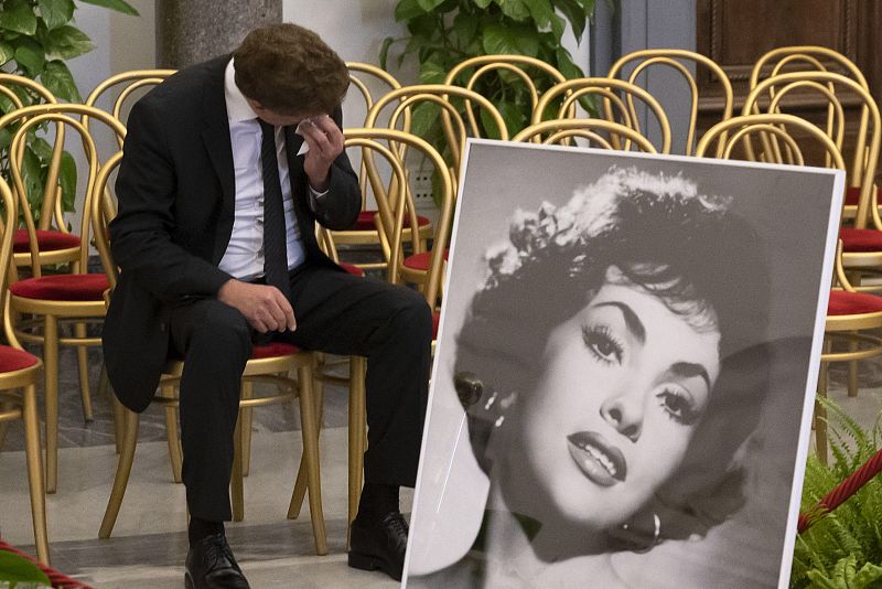 Muerte de Gina Lollobrigida | El médico de la actriz desmiente a Javier Rigau: "No habló con ella"