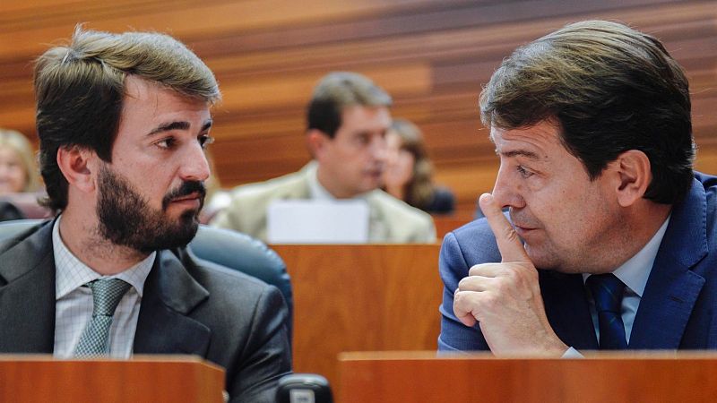Dudas sin resolver, "matices" y guerra entre partidos: las claves del polémico plan antiaborto de Castilla y León