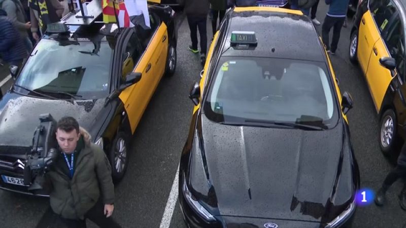 Els taxis se sumen a la vaga de metges i educació i tallaran Gran Via durant 4 hores