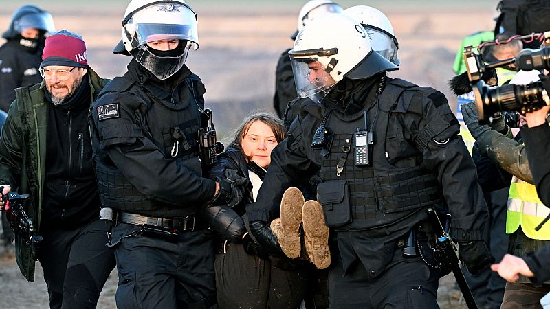 La policía alemana detiene a Greta Thunberg en una protesta contra la ampliación de una mina de carbón