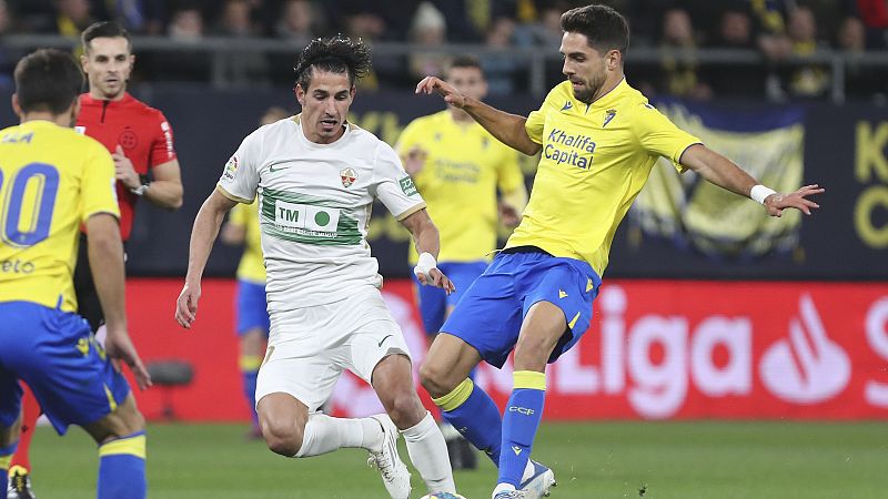 El Cádiz impugna su partido ante el Elche y pide la reanudación desde el minuto 81