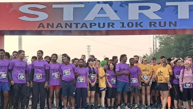 La octava Ultramaratón de Anantapur se reinventa para lograr levantar una escuela en Dornala