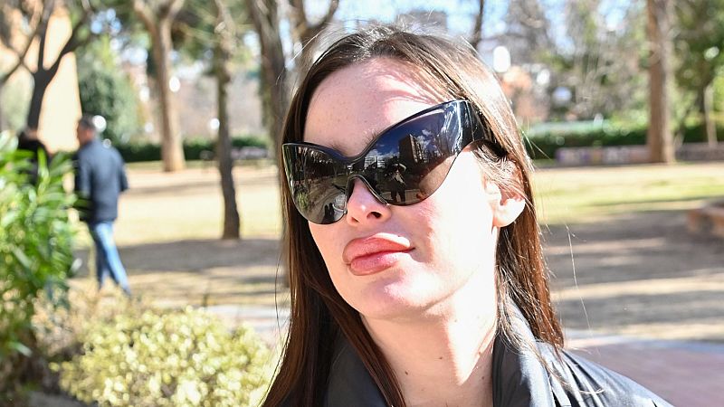 María, hija de Verónica Forqué, aplasta a sus detractores con estos tacones en forma de pene