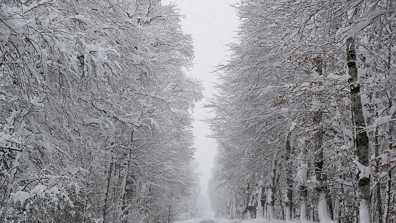 El temporal de nieve, viento y lluvia da paso a un fin de semana de frío intenso y heladas