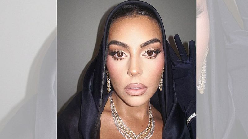 Por qué todo el mundo habla de la capucha de Georgina Rodríguez en Arabia Saudí