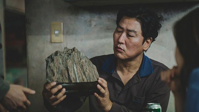 'Parásitos': ¿Qué significa la piedra en la película?