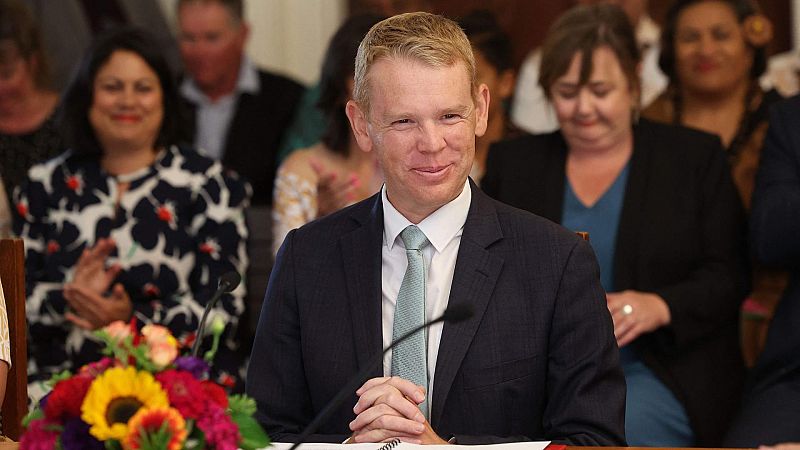 Chris Hipkins jura el cargo como primer ministro de Nueva Zelanda tras la renuncia de Ardern