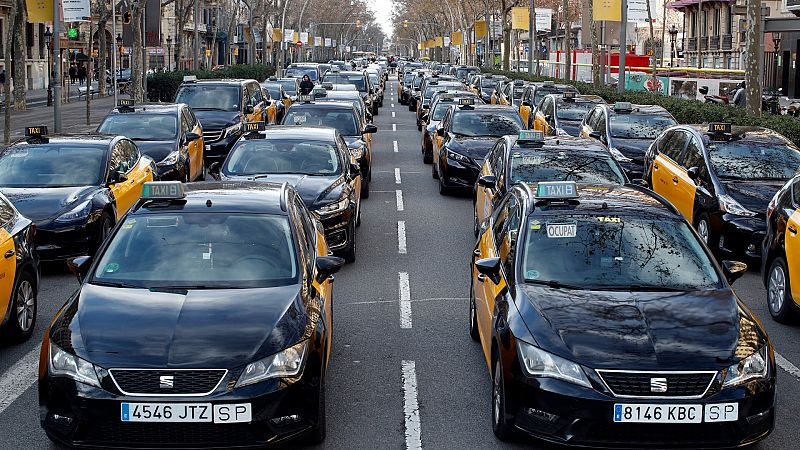 Los taxistas de Barcelona acuerdan "dar una tregua" hasta el 'Mobile' y desconvocan la huelga de la semana que viene