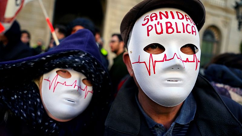 Huelga en una sanidad pública "al límite" en Cataluña: "Es un colchón social, no podemos perderlo"