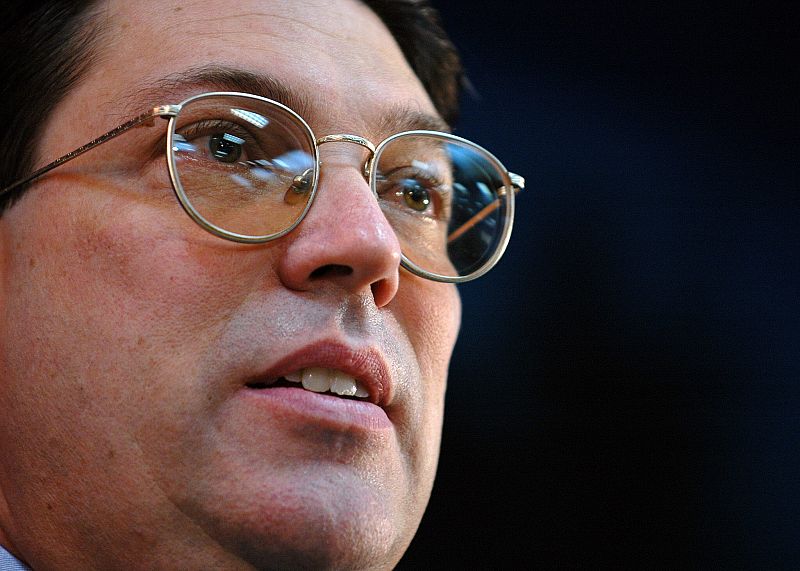 Raúl Castro prepara una nueva política exterior con su renovadísimo equipo, según los expertos