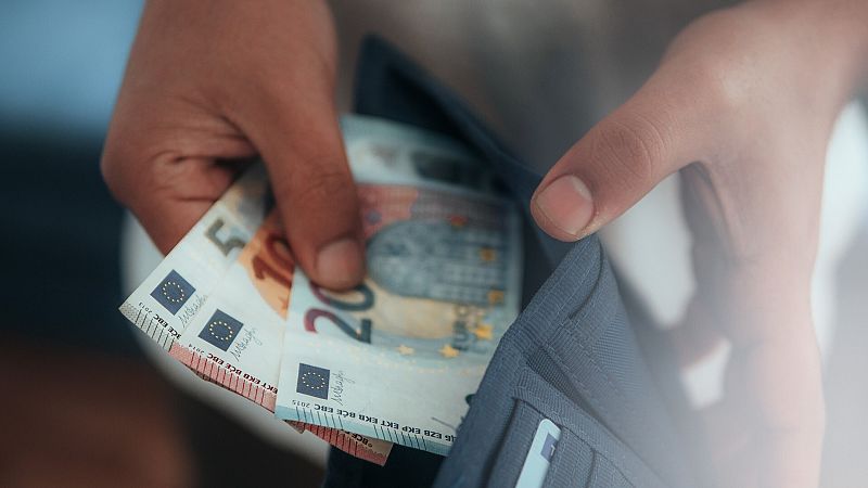 Tres de cada cinco españoles utilizó dinero en efectivo en 2022, según un estudio del Banco de España