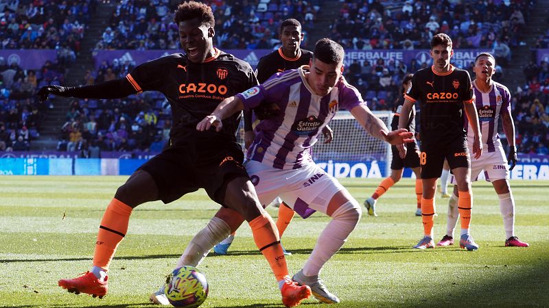 El debutante Larin le da la victoria al Valladolid ante un desdibujado Valencia