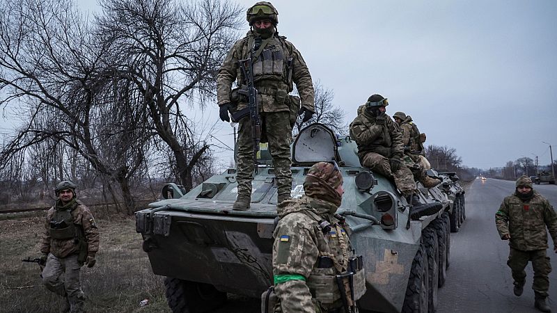 Ucrania resiste la creciente presión rusa en Donetsk a la espera de recibir carros de combate