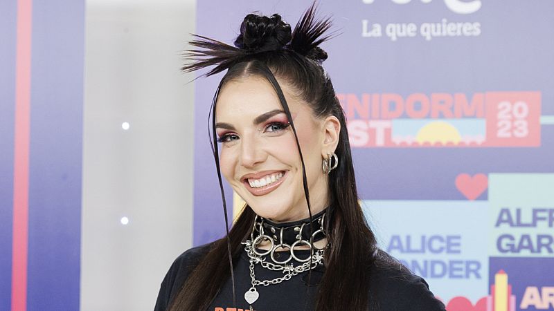 Inés Hernand, la presentadora que arrasa en el Benidorm Fest y en todo lo que hace, ¿por qué?