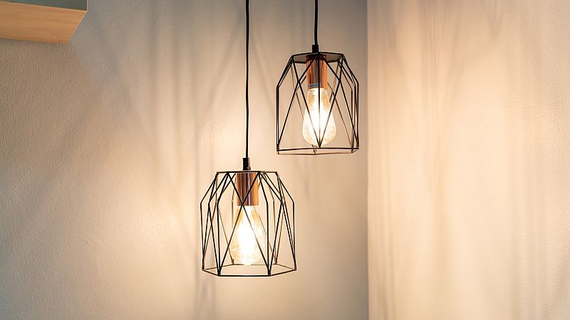 El precio de la luz abre febrero con una caída del 2,3% hasta los 126,81 euros/MWh