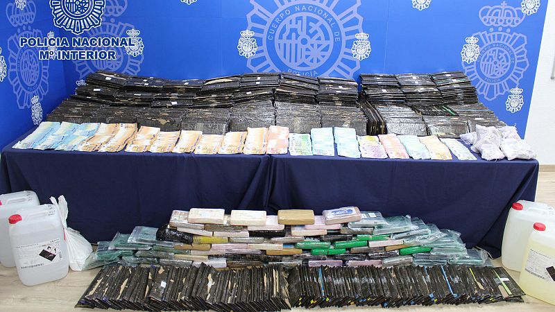 La Policía interviene más de 600 kilos de cocaína escondida en cajas de fruta en una operación con 38 detenidos