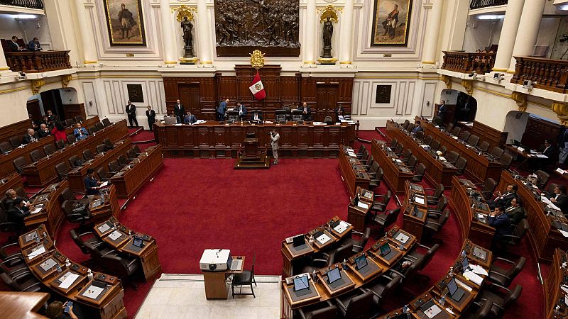 El Congreso de Perú rechaza el proyecto para celebrar las elecciones en 2023 y debatirá otro adelanto