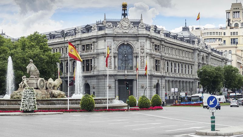 'Boom' por las letras del Tesoro: colas en el Banco de España y colapso de su web tras la vuelta de la rentabilidad