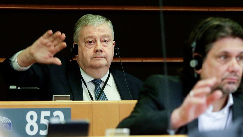 El Parlamento europeo retira la inmunidad a otros dos sospechosos del 'Catargate'