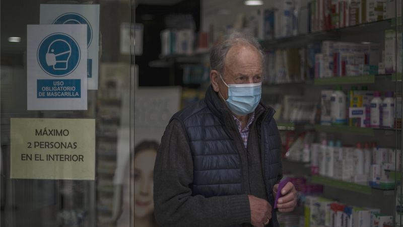 La mascarilla dejará de ser obligatoria en ópticas y ortopedias aunque se mantenga en centros sanitarios y farmacias