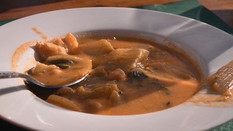 Receta de potaje gitano: con bacalao, espinacas y garbanzos