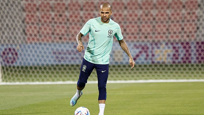 Dos amigas de la joven que denunció a Alves por agresión sexual ratifican ante el juez que el futbolista también las abordó